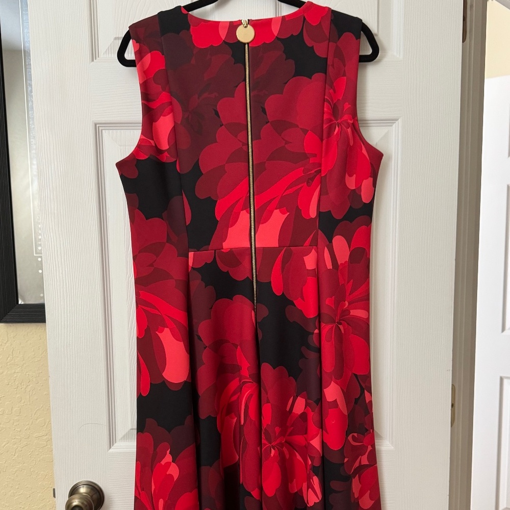 Calvin Klein - Red floral print Midi dress